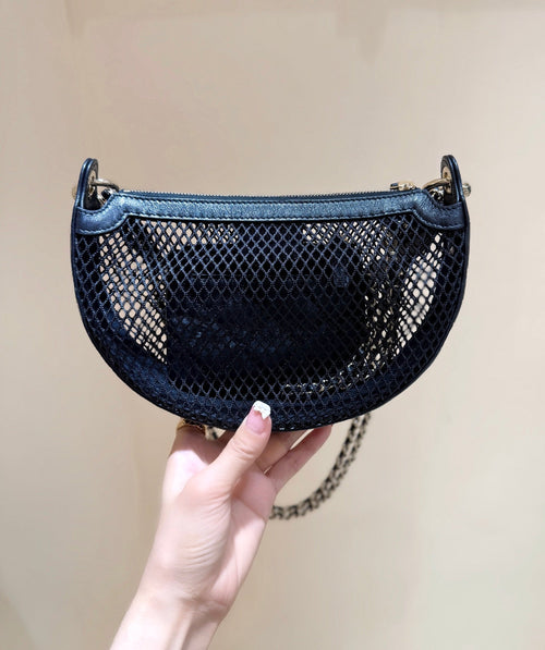 CHANEL MESH POUCH 22 IN BLACK EFFECT LAMBSKIN WITH GOLD METALLIC